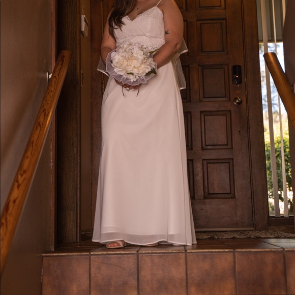 David’s Bridal Wedding Dress Size 10 - Picture 4 of 8